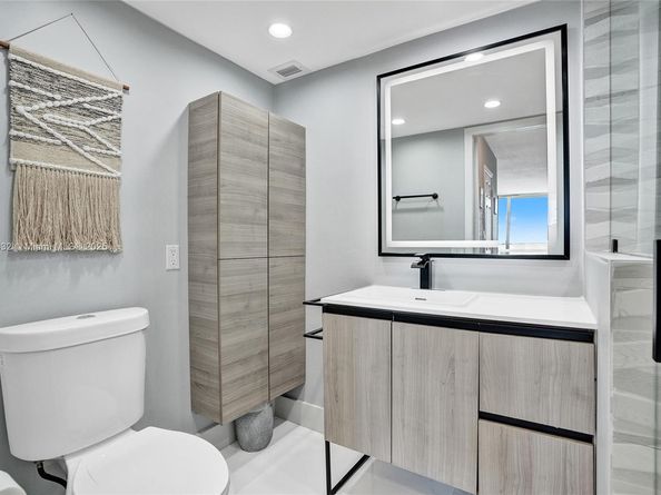 2750 NE 183rd St 2412, Aventura FL 33160