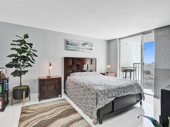 2750 NE 183rd St 2412, Aventura FL 33160