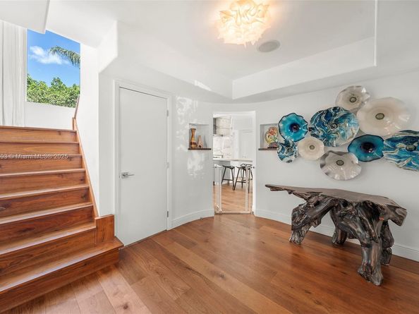 2701 N Bay Rd, Miami Beach FL 33140