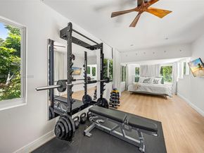 2701 N Bay Rd, Miami Beach FL 33140