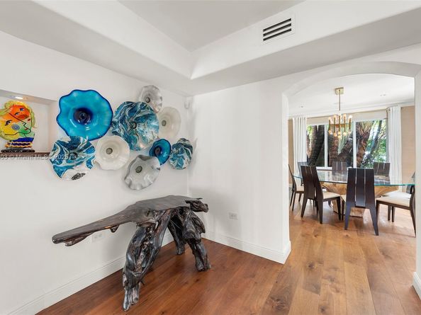 2701 N Bay Rd, Miami Beach FL 33140