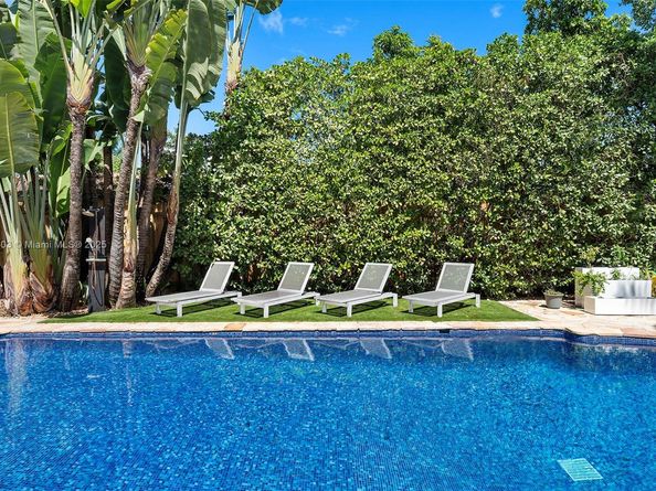 2701 N Bay Rd, Miami Beach FL 33140