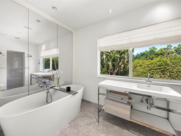 2701 N Bay Rd, Miami Beach FL 33140