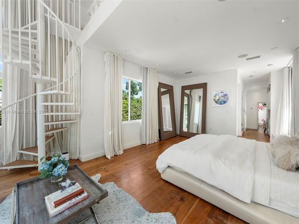 2701 N Bay Rd, Miami Beach FL 33140
