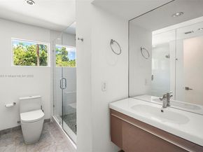 2701 N Bay Rd, Miami Beach FL 33140