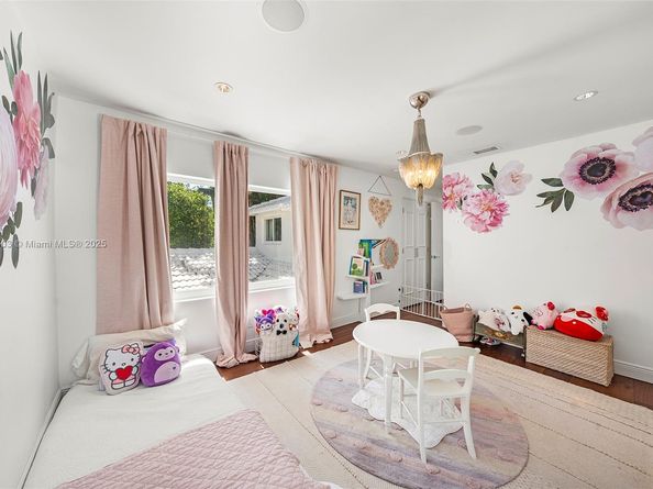 2701 N Bay Rd, Miami Beach FL 33140
