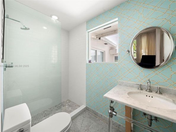 2701 N Bay Rd, Miami Beach FL 33140