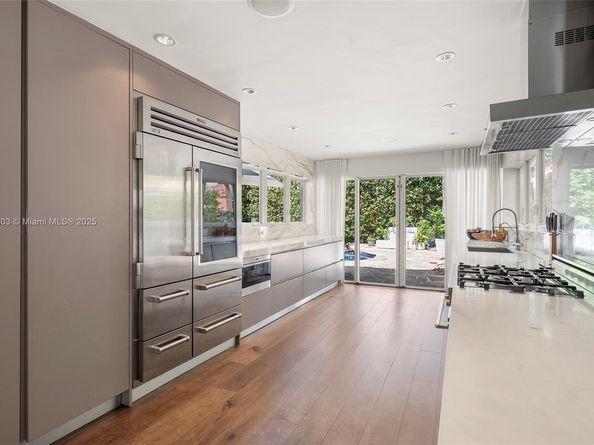 2701 N Bay Rd, Miami Beach FL 33140