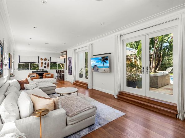 2701 N Bay Rd, Miami Beach FL 33140