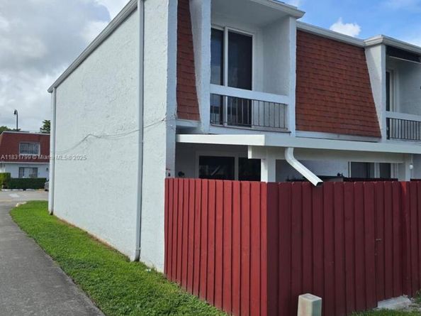 606 NW 107th Ave 11B, Miami FL 33172