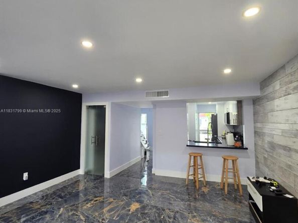606 NW 107th Ave 11B, Miami FL 33172