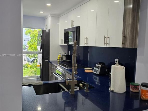 606 NW 107th Ave 11B, Miami FL 33172