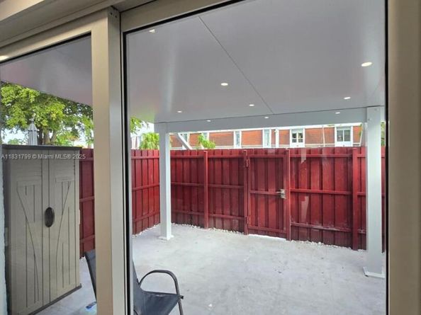 606 NW 107th Ave 11B, Miami FL 33172