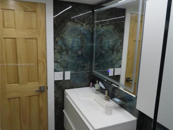 606 NW 107th Ave 11B, Miami FL 33172