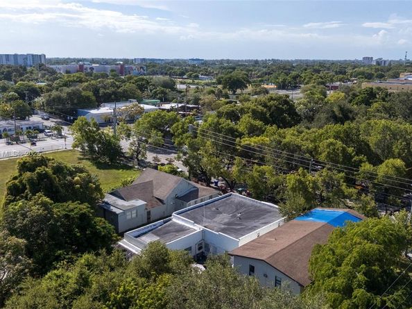 180 NW 59th St, Miami FL 33127