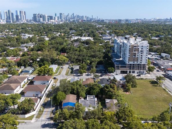 180 NW 59th St, Miami FL 33127