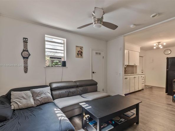 180 NW 59th St, Miami FL 33127