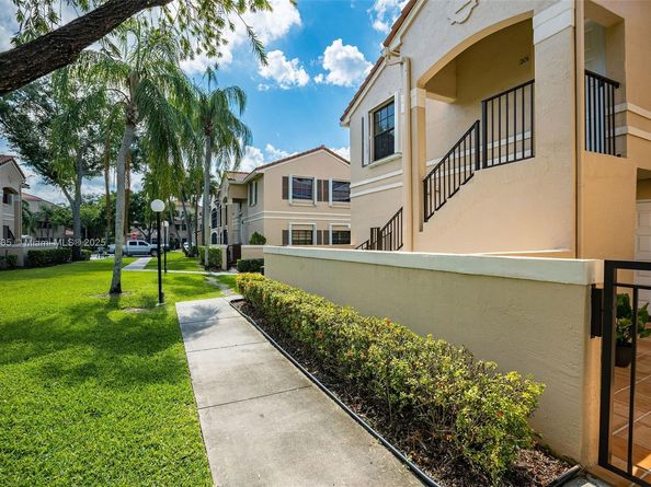 15865 SW 6th Pl 201, Pembroke Pines FL 33027