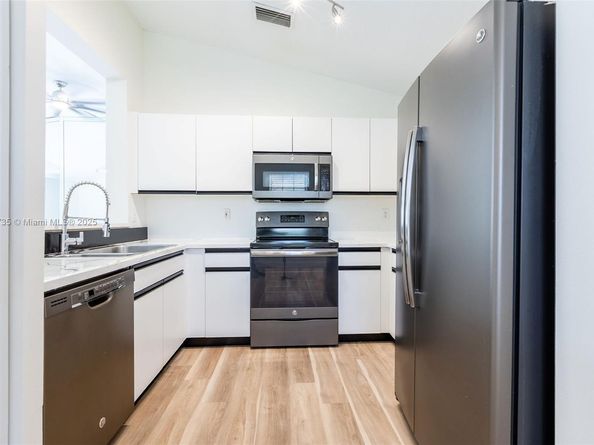 15865 SW 6th Pl 201, Pembroke Pines FL 33027