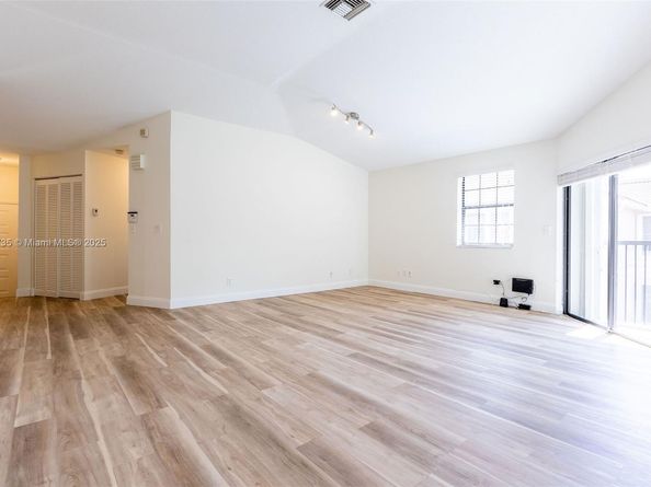 15865 SW 6th Pl 201, Pembroke Pines FL 33027