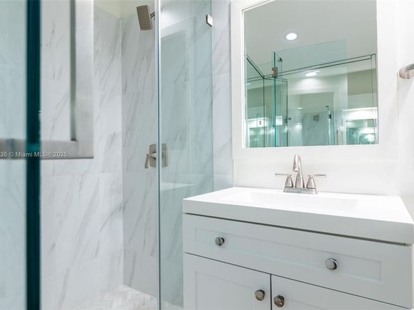 15865 SW 6th Pl 201, Pembroke Pines FL 33027