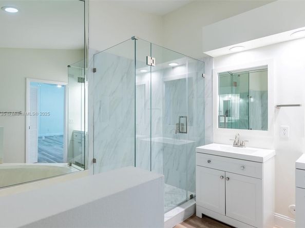 15865 SW 6th Pl 201, Pembroke Pines FL 33027