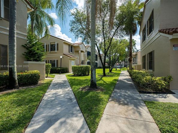 15865 SW 6th Pl 201, Pembroke Pines FL 33027