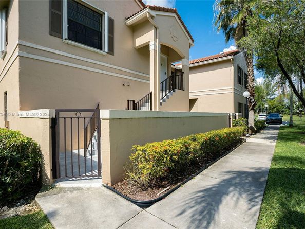 15865 SW 6th Pl 201, Pembroke Pines FL 33027