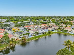 5861 S Sable Cir, Margate FL 33063