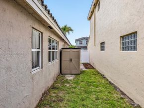 5861 S Sable Cir, Margate FL 33063