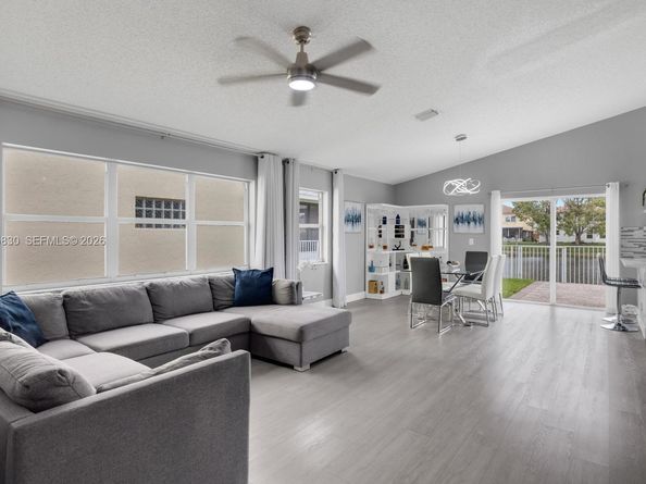 5861 S Sable Cir, Margate FL 33063