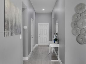 5861 S Sable Cir, Margate FL 33063
