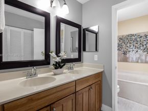 5861 S Sable Cir, Margate FL 33063