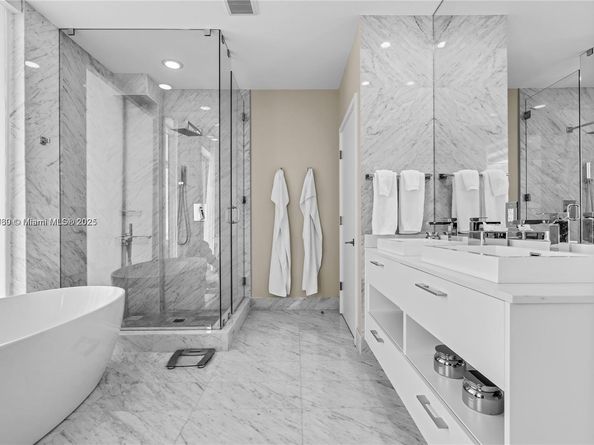 650 NE 32nd St BH6, Miami FL 33137