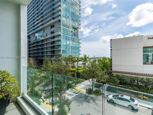 650 NE 32nd St BH6, Miami FL 33137