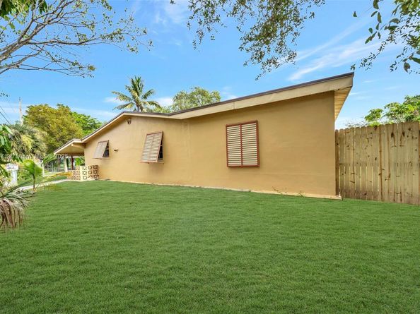 741 SW 2nd Ct, Hallandale Beach FL 33009