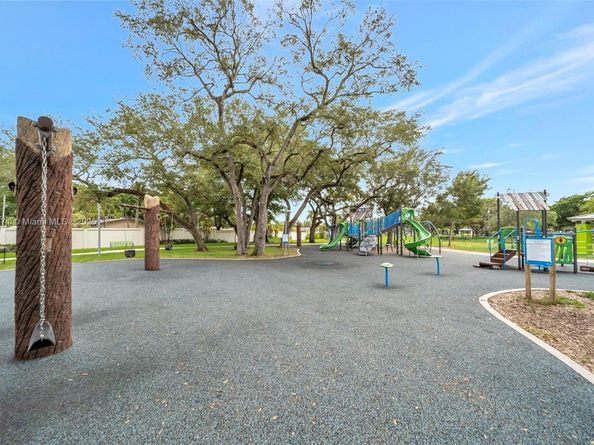 741 SW 2nd Ct, Hallandale Beach FL 33009