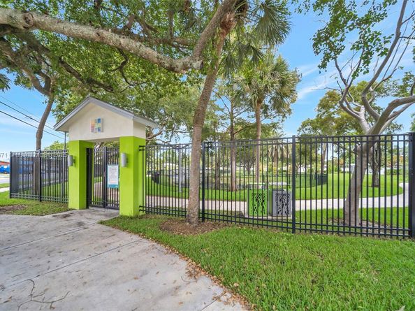 741 SW 2nd Ct, Hallandale Beach FL 33009