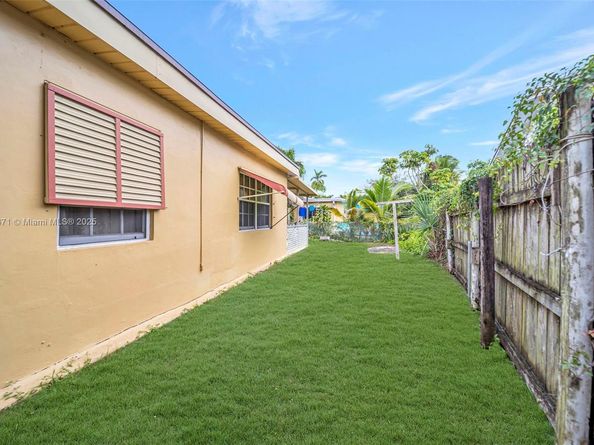 741 SW 2nd Ct, Hallandale Beach FL 33009