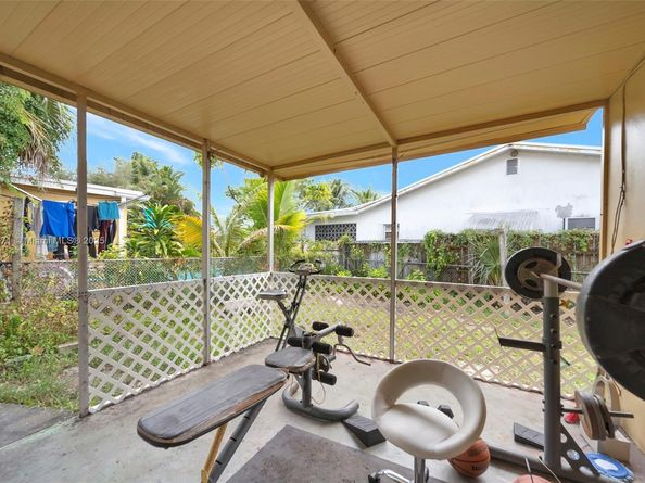 741 SW 2nd Ct, Hallandale Beach FL 33009