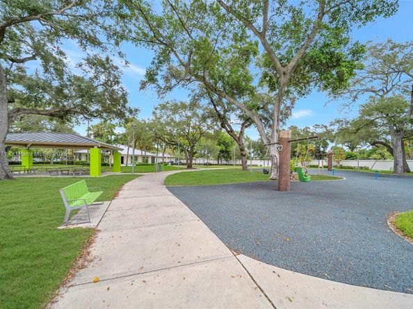 741 SW 2nd Ct, Hallandale Beach FL 33009