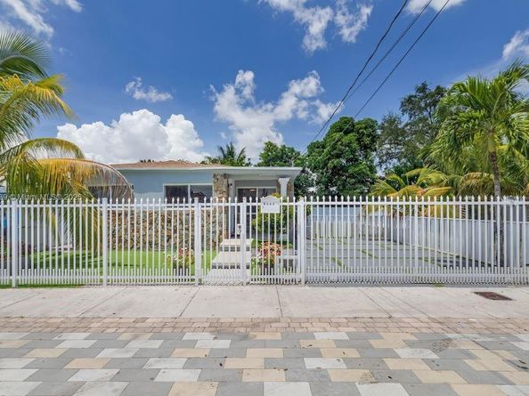 3139 NW 45th St, Miami FL 33142