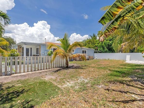 3139 NW 45th St, Miami FL 33142