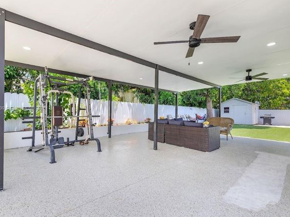 3139 NW 45th St, Miami FL 33142