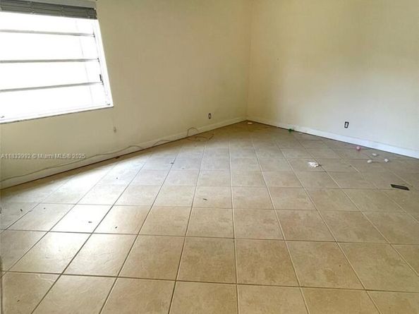 4000 N Hills Dr 32, Hollywood FL 33021