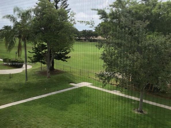 4000 N Hills Dr 32, Hollywood FL 33021