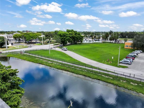 4050 NW 42nd Ave 413, Lauderdale Lakes FL 33319
