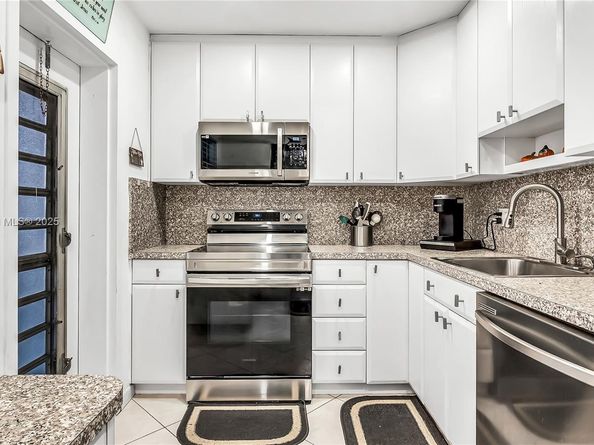 4050 NW 42nd Ave 413, Lauderdale Lakes FL 33319