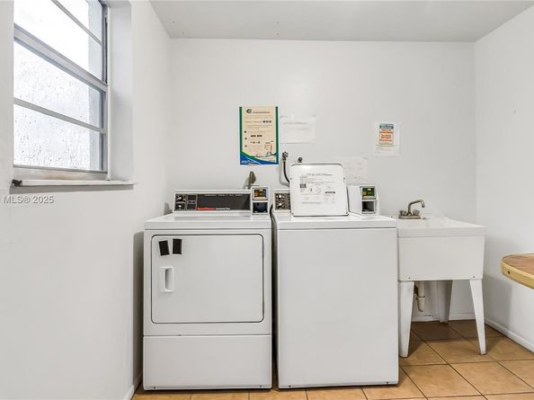 4050 NW 42nd Ave 413, Lauderdale Lakes FL 33319