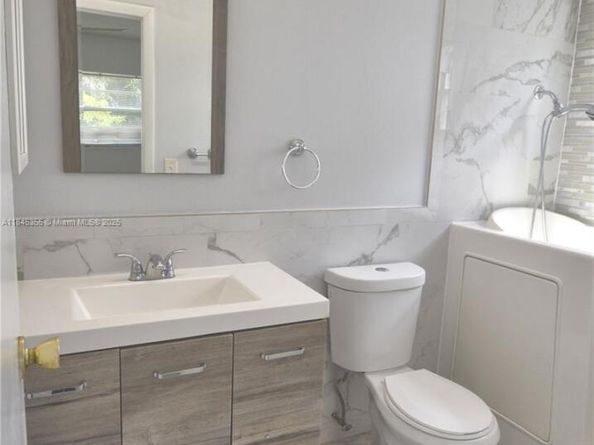 5102 NW 36th St 512, Lauderdale Lakes FL 33319